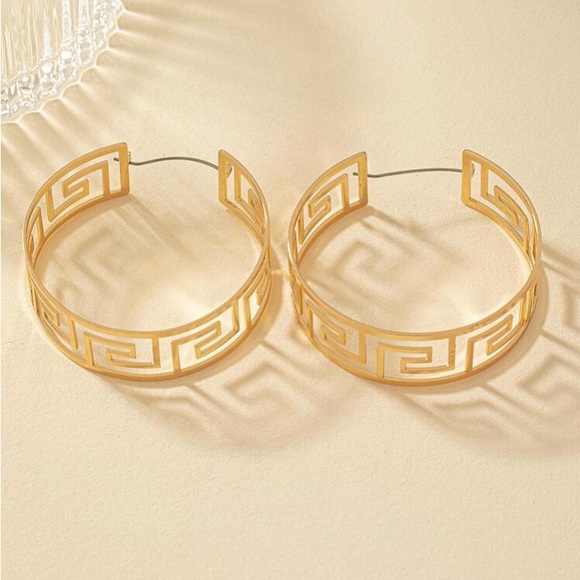 Hoop ❤️ Earrings - Picture 4 of 6